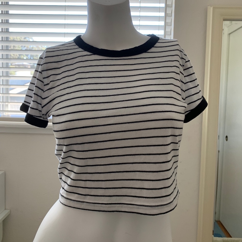 Black and white cropped Tshirt